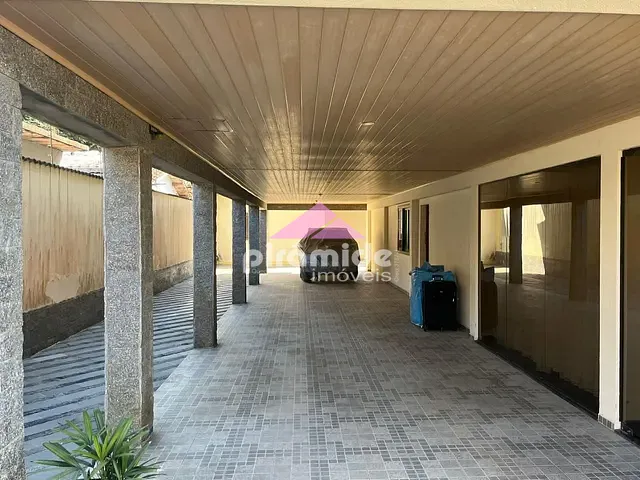 Casa com 450m² 4 quartos e 3 banheiros, à venda, no bairro Balneário Gardem Mar em Caraguatatuba