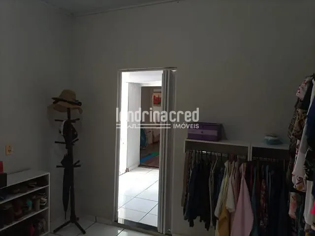 Casa 4 quartos e 2 banheiros, à venda, no bairro Parigot de Souza 2 em Londrina