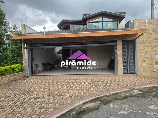 Casa com 250m², à venda, no bairro Loteamento Villa Branca em Jacareí