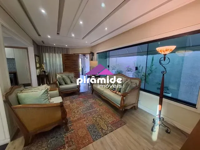 Casa com 250m², à venda, no bairro Loteamento Villa Branca em Jacareí