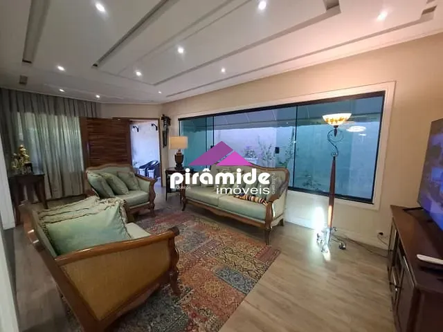 Casa com 250m², à venda, no bairro Loteamento Villa Branca em Jacareí
