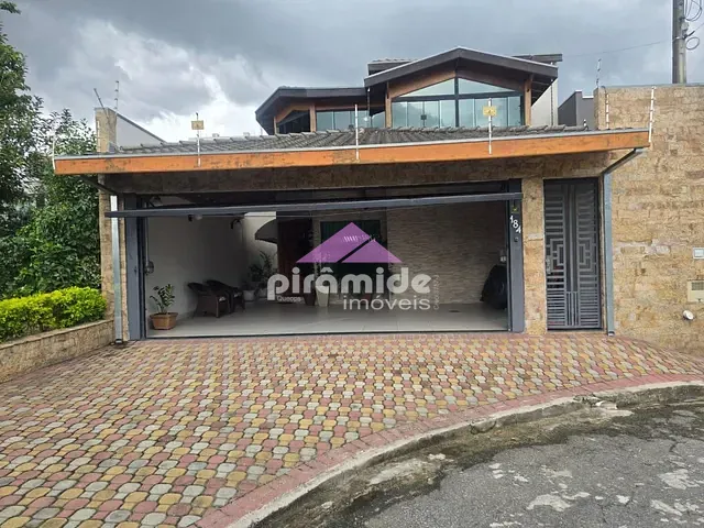 Casa com 250m², à venda, no bairro Loteamento Villa Branca em Jacareí