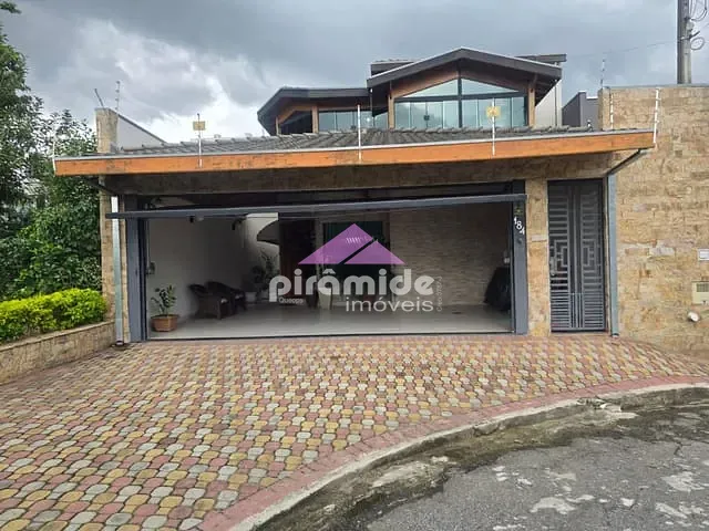 Casa com 250m², à venda, no bairro Loteamento Villa Branca em Jacareí