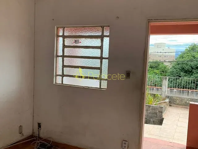 Casa com 432m² 3 quartos e 1 banheiro, à venda, no bairro Quadra Coberta em Pindamonhangaba