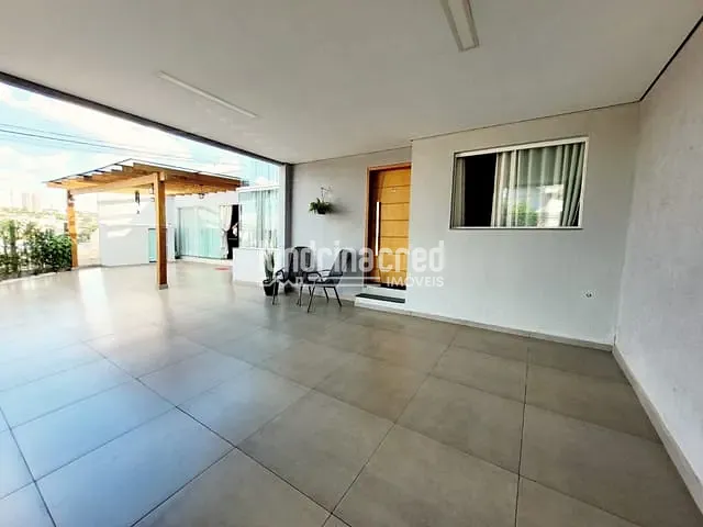 Casa com 203m² 3 quartos e 3 banheiros, à venda, no bairro Coliseu em Londrina
