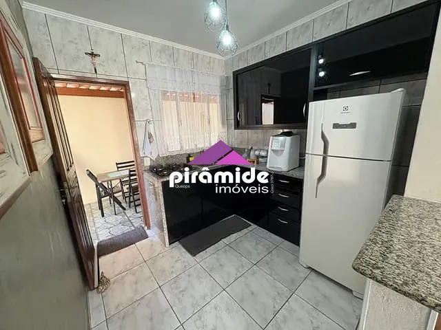 Casa com 60m² 2 quartos e 1 banheiro, à venda, no bairro Jardim Casa Branca em Caraguatatuba