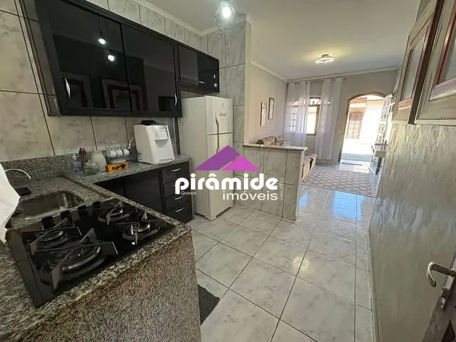 Casa com 60m² 2 quartos e 1 banheiro, à venda, no bairro Jardim Casa Branca em Caraguatatuba