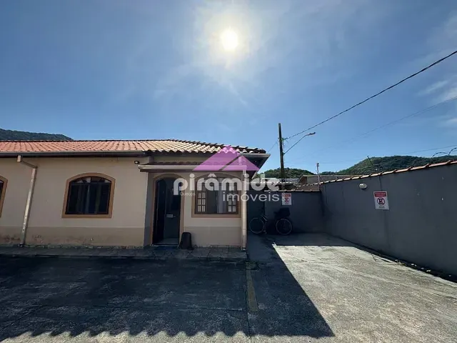 Casa com 60m² 2 quartos e 1 banheiro, à venda, no bairro Jardim Casa Branca em Caraguatatuba