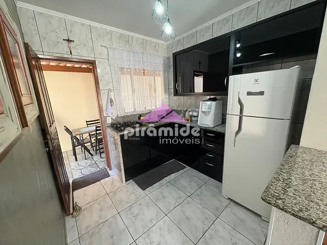Casa com 60m² 2 quartos e 1 banheiro, à venda, no bairro Jardim Casa Branca em Caraguatatuba