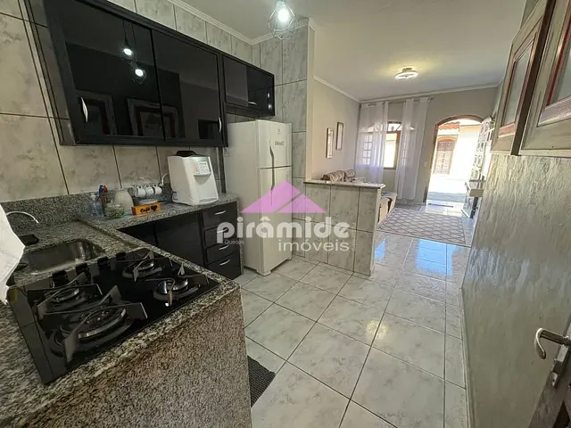 Casa com 60m² 2 quartos e 1 banheiro, à venda, no bairro Jardim Casa Branca em Caraguatatuba