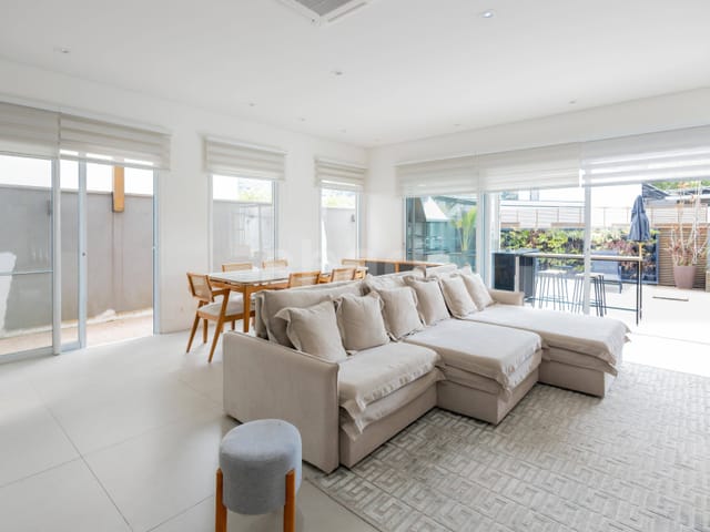 Casa com 420m² 3 quartos e 4 banheiros, à venda ou para alugar, no bairro Cidade Tamboré em Santana de Parnaíba