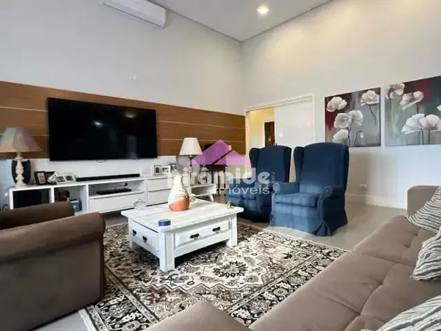 Casa com 451m² 3 quartos e 4 banheiros, à venda, no bairro Urbanova em São José dos Campos