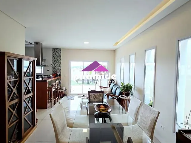 Casa com 330m² 4 quartos e 4 banheiros, à venda, no bairro Urbanova em São José dos Campos