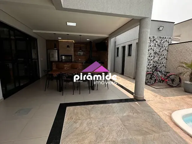 Casa com 300m² 4 quartos e 5 banheiros, à venda, no bairro Villa Branca em Jacareí