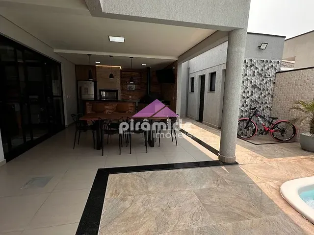Casa com 300m² 4 quartos e 5 banheiros, à venda, no bairro Villa Branca em Jacareí