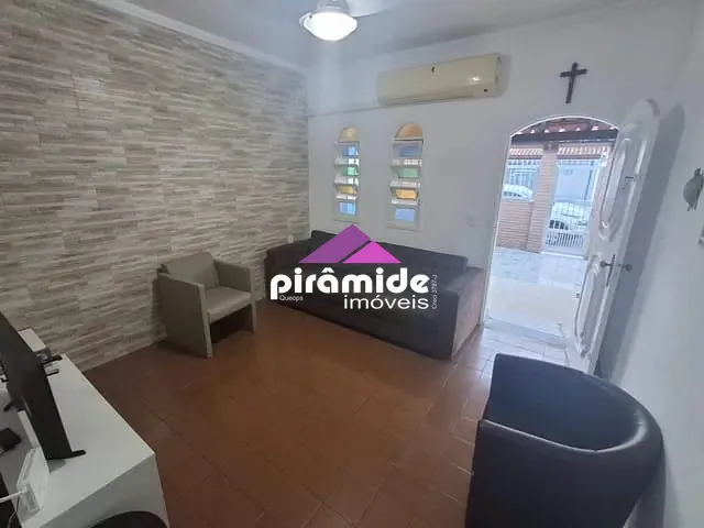 Casa com 258m² 2 quartos e 2 banheiros, à venda, no bairro Praia das Palmeiras em Caraguatatuba