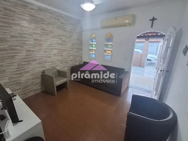 Casa com 258m² 2 quartos e 2 banheiros, à venda, no bairro Praia das Palmeiras em Caraguatatuba