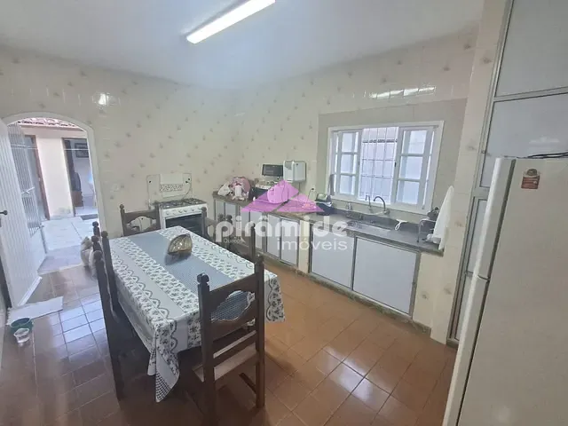 Casa com 258m² 2 quartos e 2 banheiros, à venda, no bairro Praia das Palmeiras em Caraguatatuba