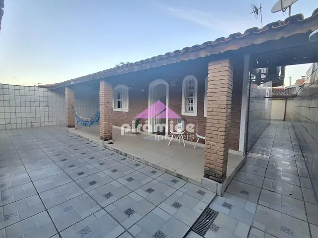 Casa com 258m² 2 quartos e 2 banheiros, à venda, no bairro Praia das Palmeiras em Caraguatatuba