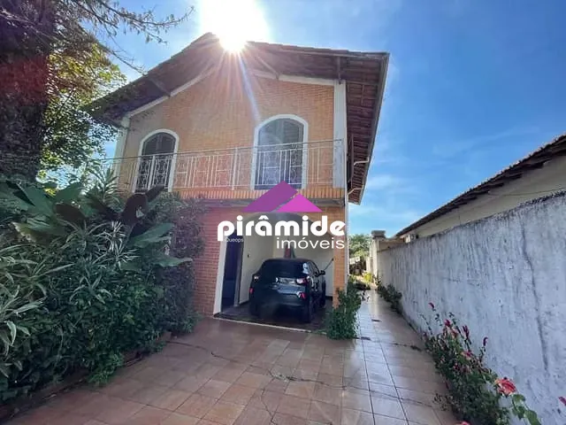 Casa com 300m² 4 quartos e 3 banheiros, à venda, no bairro Vila Nair em São José dos Campos