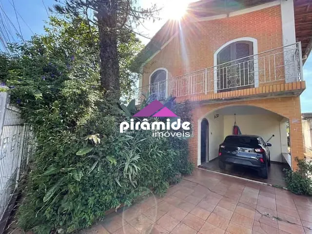 Casa com 300m² 4 quartos e 3 banheiros, à venda, no bairro Vila Nair em São José dos Campos