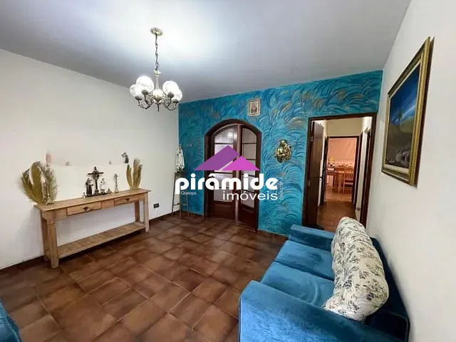 Casa com 300m² 4 quartos e 3 banheiros, à venda, no bairro Vila Nair em São José dos Campos