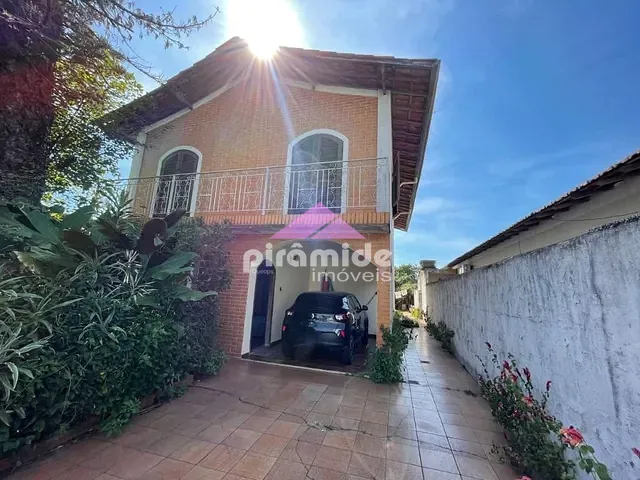 Casa com 300m² 4 quartos e 3 banheiros, à venda, no bairro Vila Nair em São José dos Campos