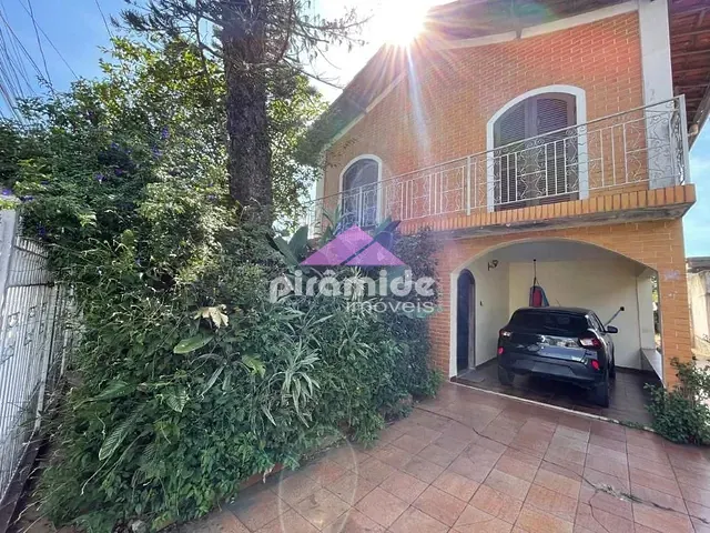 Casa com 300m² 4 quartos e 3 banheiros, à venda, no bairro Vila Nair em São José dos Campos