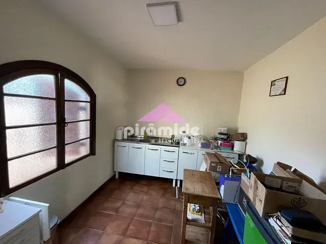 Casa com 300m² 4 quartos e 3 banheiros, à venda, no bairro Vila Nair em São José dos Campos