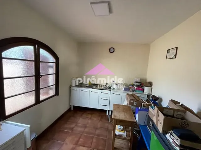Casa com 300m² 4 quartos e 3 banheiros, à venda, no bairro Vila Nair em São José dos Campos