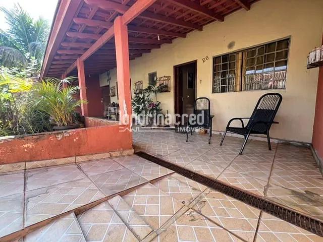 Casa com 200m² 3 quartos e 2 banheiros, à venda, no bairro Conjunto Habitacional Alexandre Urbanas em Londrina