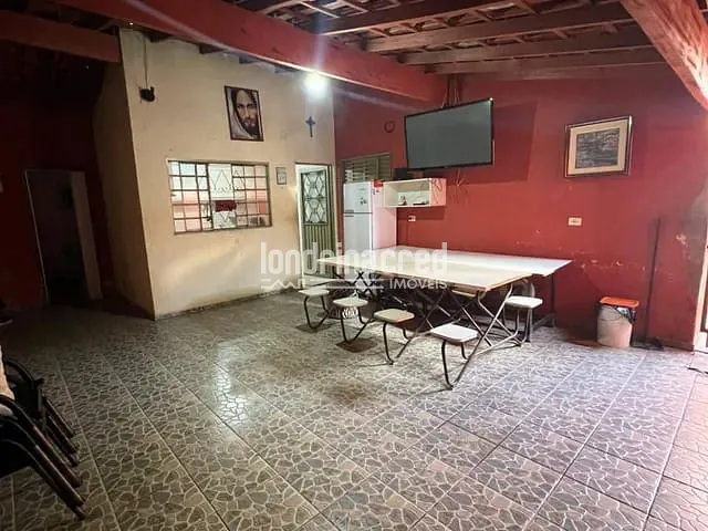 Casa com 200m² 3 quartos e 2 banheiros, à venda, no bairro Conjunto Habitacional Alexandre Urbanas em Londrina