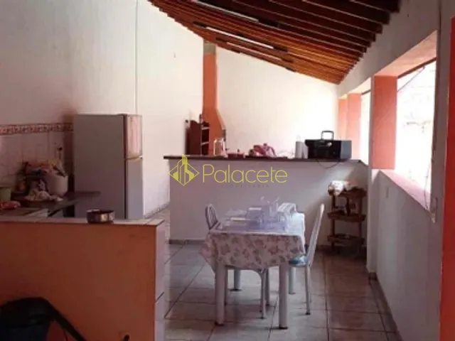 Casa 4 quartos e 3 banheiros, à venda, no bairro Centro em Pindamonhangaba
