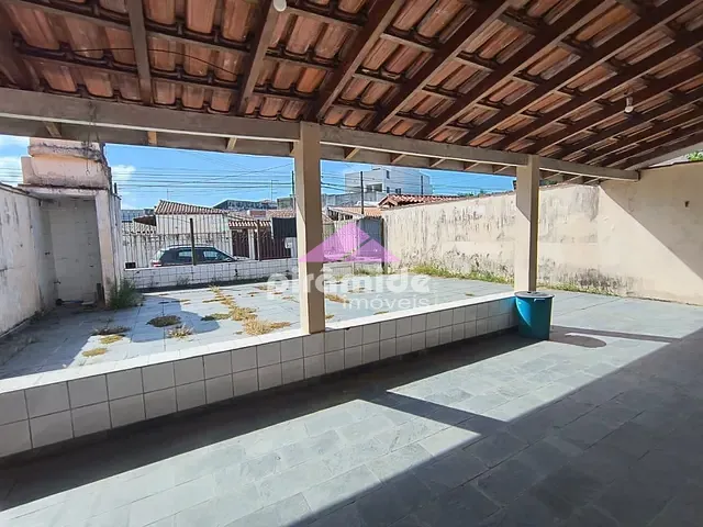 Casa com 250m² 5 quartos e 3 banheiros, à venda, no bairro Poiares em Caraguatatuba