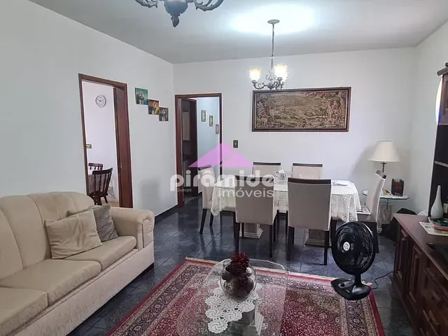 Casa com 250m² 3 quartos e 3 banheiros, à venda, no bairro Jardim das Indústrias em São José dos Campos