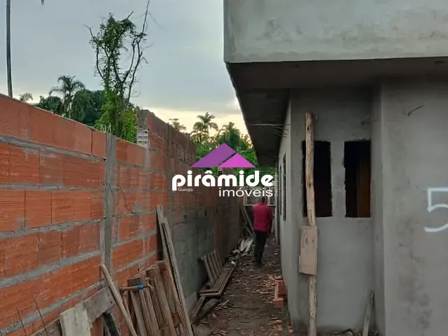 Casa com 138m² 2 quartos e 2 banheiros, à venda, no bairro Pontal de Santa Marina em Caraguatatuba