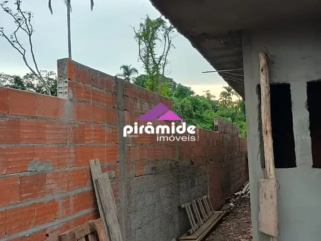 Casa com 138m² 2 quartos e 2 banheiros, à venda, no bairro Pontal de Santa Marina em Caraguatatuba