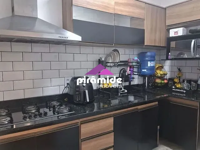 Casa com 138m² 2 quartos e 2 banheiros, à venda, no bairro Eugênio de Mello em São José dos Campos