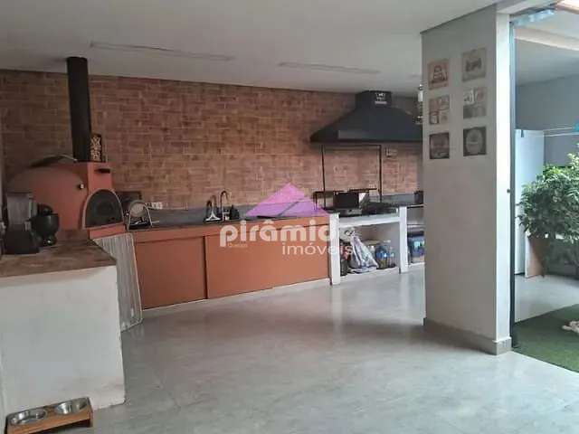 Casa com 138m² 2 quartos e 2 banheiros, à venda, no bairro Eugênio de Mello em São José dos Campos