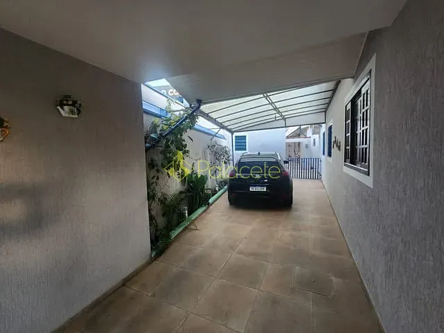 Casa 6 quartos e 3 banheiros, à venda, no bairro Alto do Cardoso em Pindamonhangaba