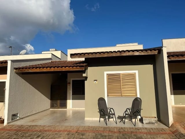 Foto do Casa - Casa no Condomínio Vale das Pedras com 3 quartos (1 suíte), sala, cozinha planejada, churrasqueira, armários, 1 vaga, segurança e lazer completo. | Londrina Cred Imóveis