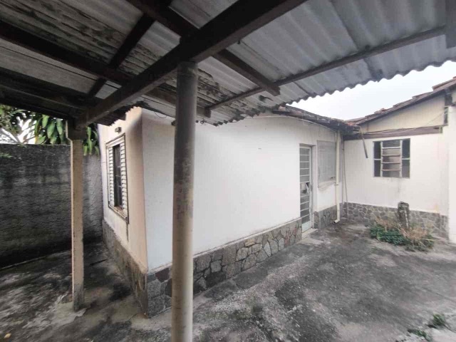 Casa com 300m² 4 quartos e 2 banheiros, à venda, no bairro Jardim Boa Vista em Pindamonhangaba
