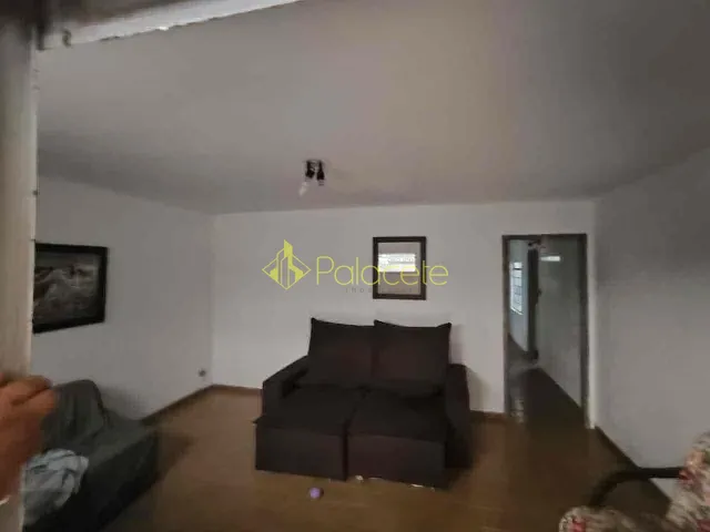 Casa com 300m² 4 quartos e 2 banheiros, à venda, no bairro Jardim Boa Vista em Pindamonhangaba