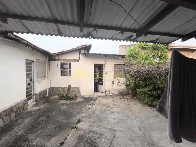 Casa com 300m² 4 quartos e 2 banheiros, à venda, no bairro Jardim Boa Vista em Pindamonhangaba