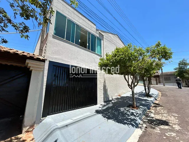 Casa com 194m² 4 quartos e 2 banheiros, à venda, no bairro Jardim Santa Alice em Arapongas