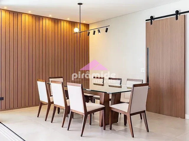 Casa com 600m² 4 quartos e 4 banheiros, à venda, no bairro Urbanova em São José dos Campos