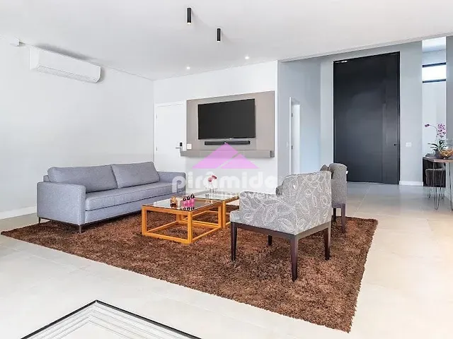 Casa com 600m² 4 quartos e 4 banheiros, à venda, no bairro Urbanova em São José dos Campos