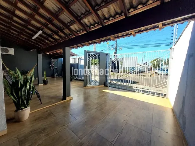 Casa com 200m² 3 quartos e 3 banheiros, à venda, no bairro Conjunto Habitacional Maria Cecília Serrano de Oliveira em Londrina