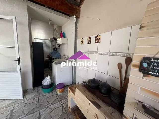 Casa com 145m² 3 quartos e 2 banheiros, à venda, no bairro Eugênio de Mello em São José dos Campos