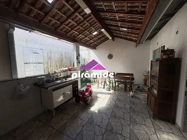 Casa com 145m² 3 quartos e 2 banheiros, à venda, no bairro Eugênio de Mello em São José dos Campos